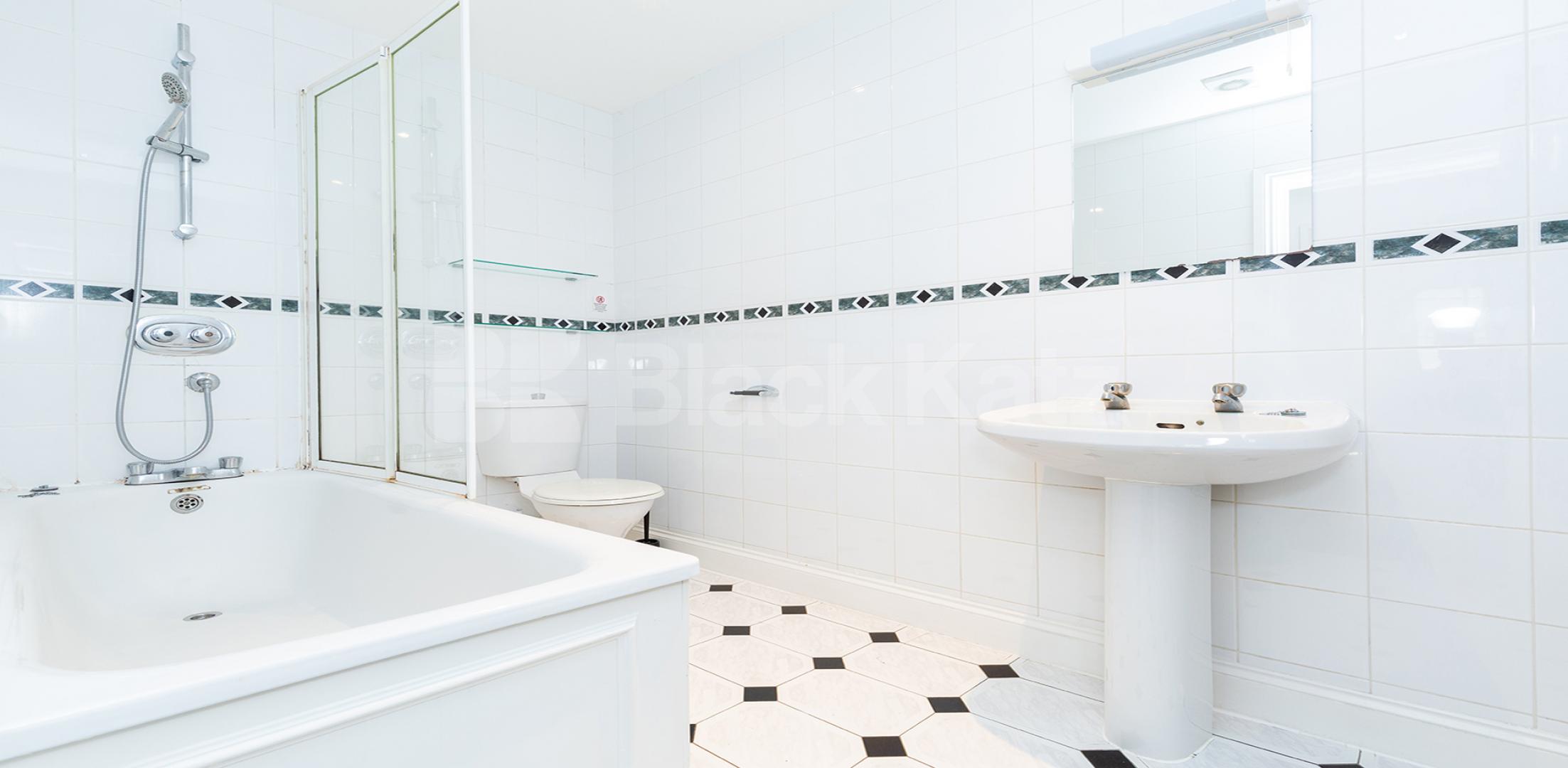 			WAREHOUSE CONVERSION, 2 Bedroom, 1 bath, 1 reception Apartment			 Crawford Passage EC1R, FARRINGDON / HOLBORN